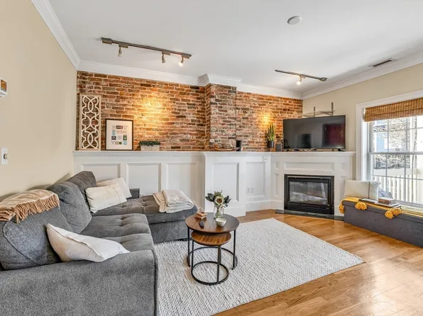 673 E 2nd St #2, South Boston, MA 02127