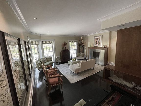 3rd image of 290 Manhattan Ave