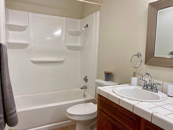 5th image of 4311 Winona Ave APT 3