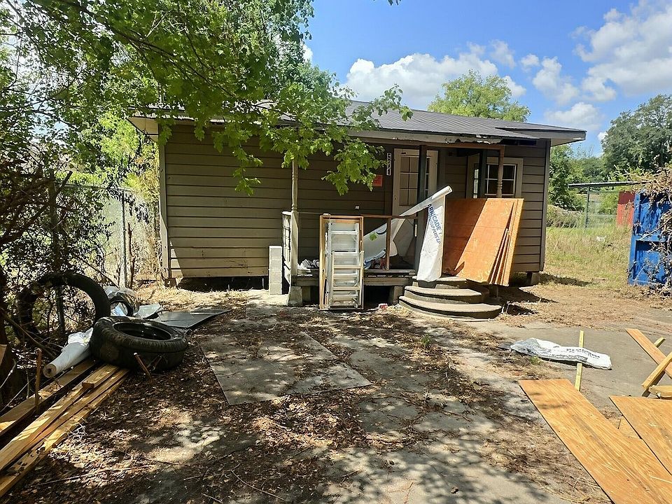 2nd image of 511 Maple St