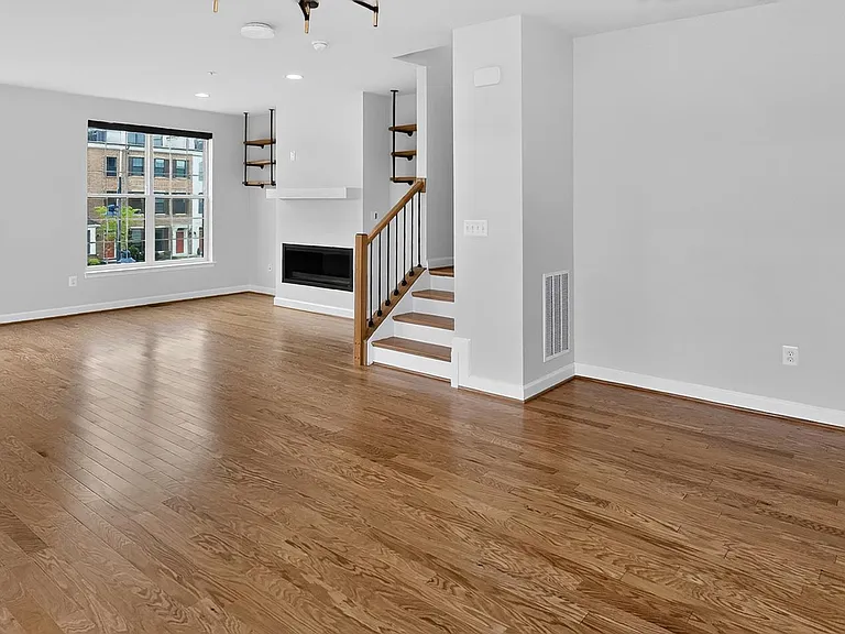 627 Leigh Way — Photo 14