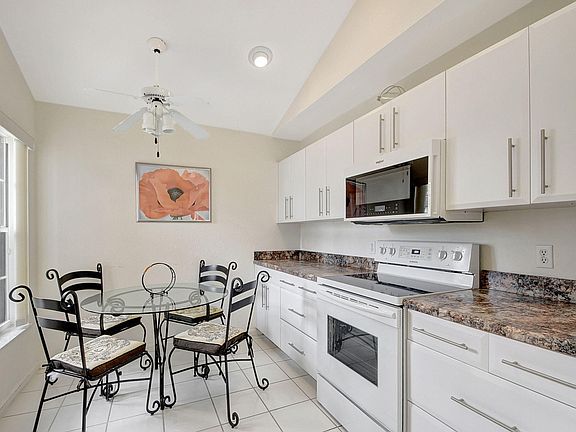 4th image of 6194 Bay Isles Drive