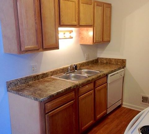 3rd image of 2712 Golfside Dr APT 101