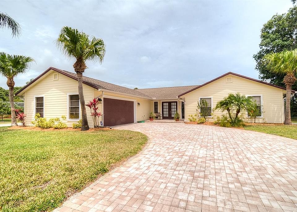 1st image of 2325 SE Luau Ave