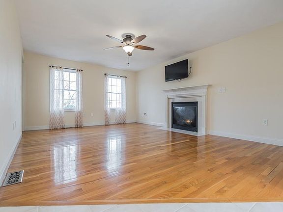 2nd image of 11 Andrea Dr