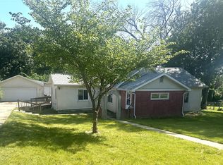 2815 Waveland Dr NW, Cedar Rapids, IA 52405