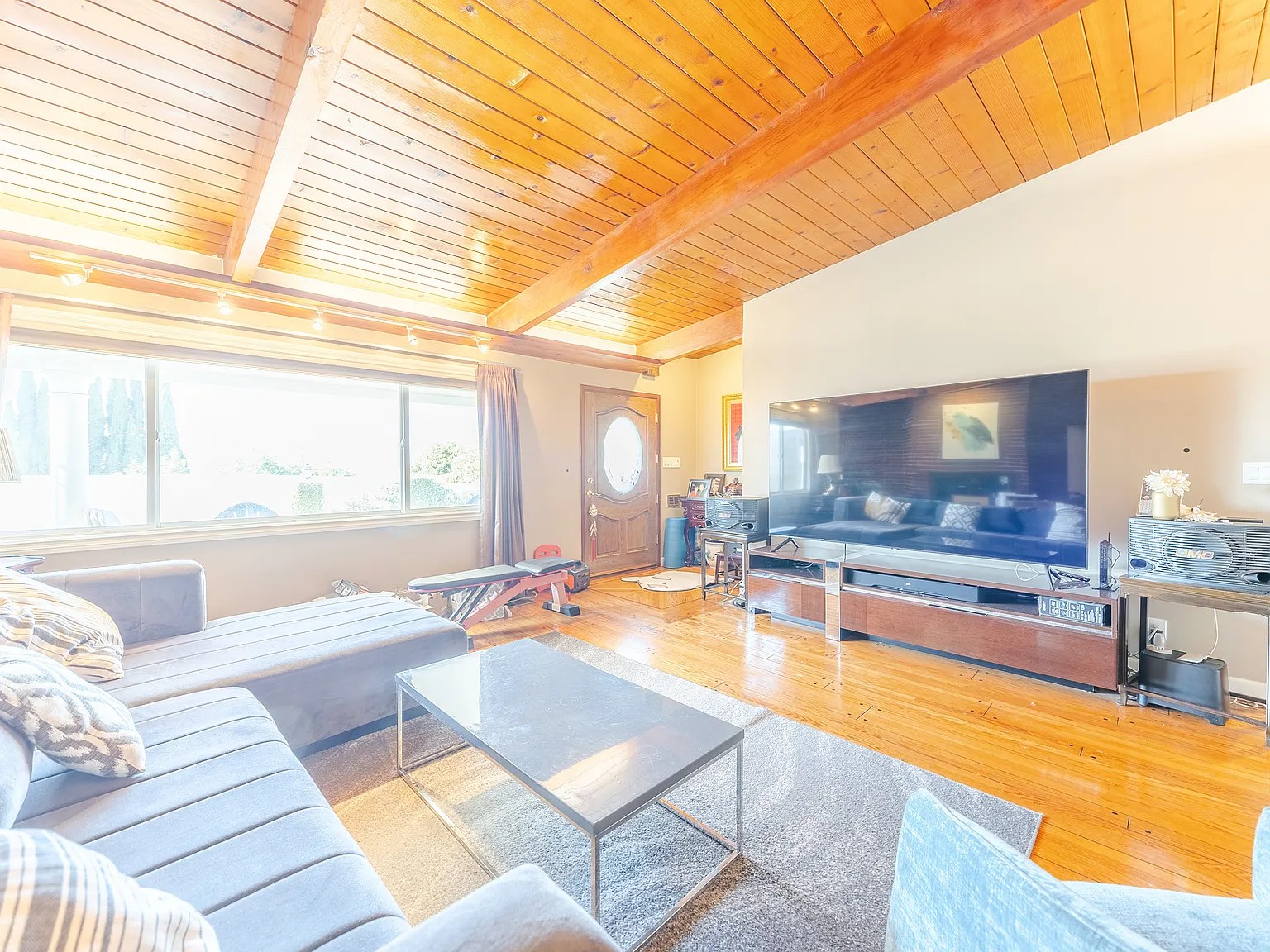 4 bed, 3000 sqft, $9,800 — Photo 2