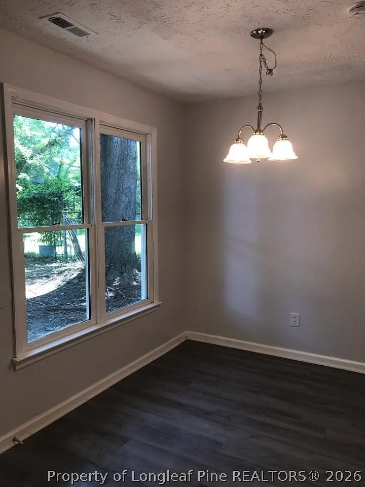 3 bed, 2.0 bath, 1100 sqft, $1,550 — Photo 3
