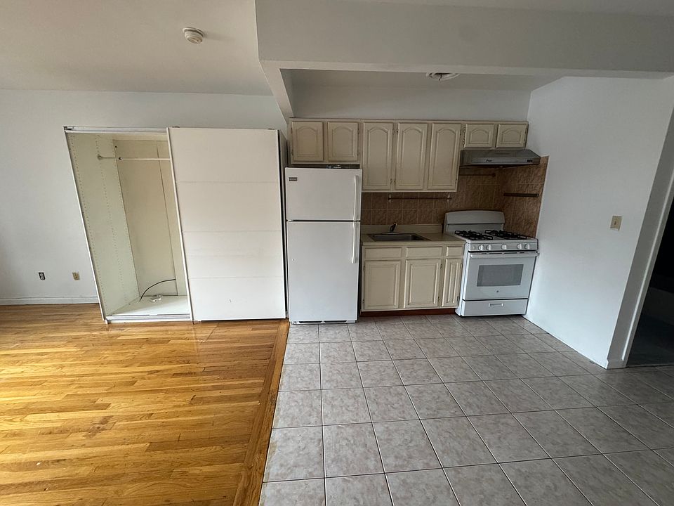 2nd image of 25 Orchard St APT 501