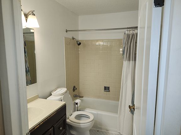 4th image of 2200 S Stewart Ave