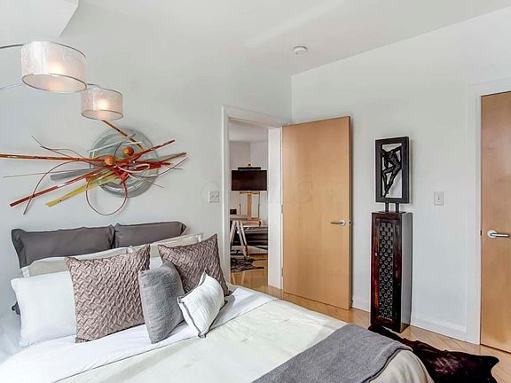 5th image of 196 S Grant Ave #301