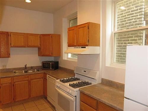 2nd image of 1326 N Artesian Ave #1FF