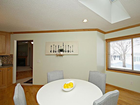 5th image of 8970 Thomas Dr