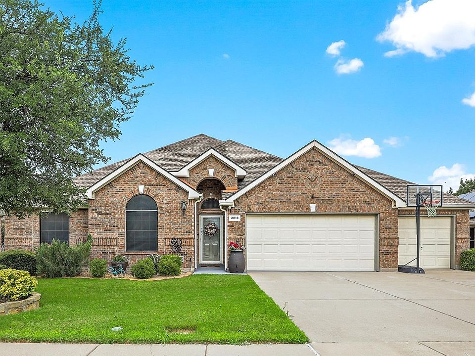 1st image of 2813 Starshine Dr