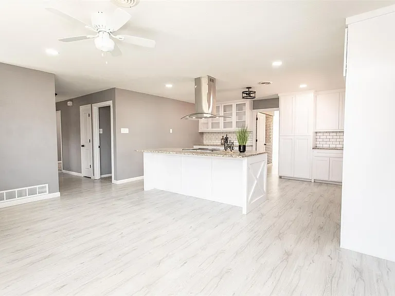 1309 Magnolia St — Photo 6