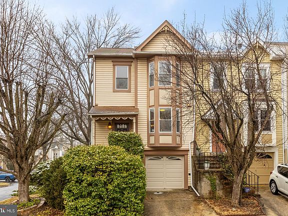 2nd image of 2890 Schoolhouse Cir