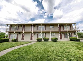 1911 10th St APT 2, Charleston, IL 61920