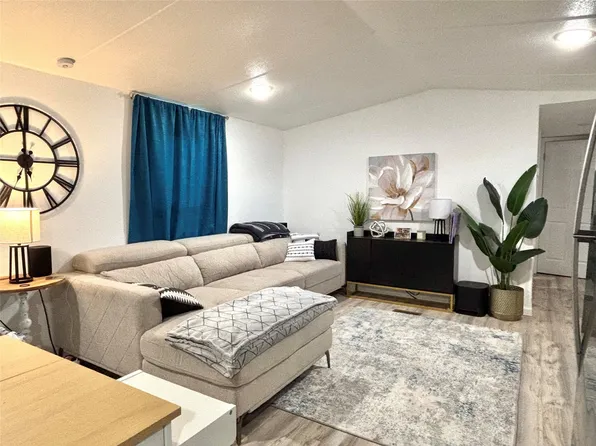 1220 N Barton St, Stephenville, TX 76401