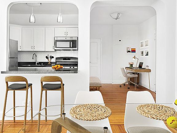 5th image of 221 E 18th St APT 2A