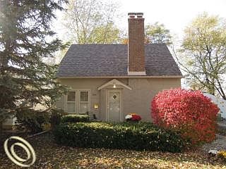 2nd image of 1555 Stanley Ave