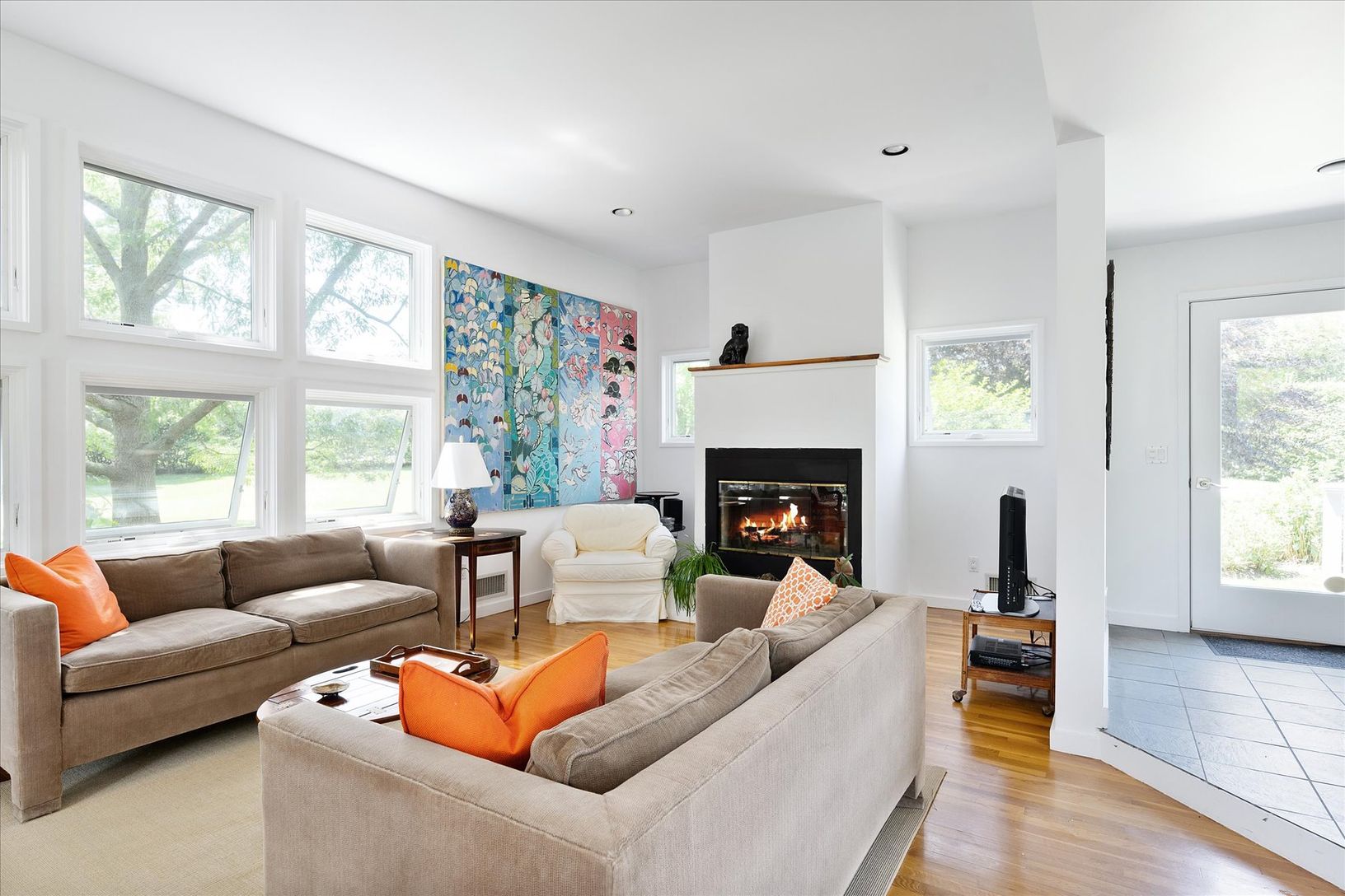 Living Room and Entry
