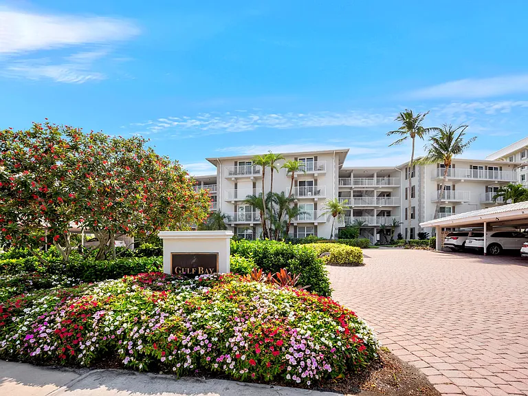 2800 Gulf Shore Blvd N #304 — Photo 3