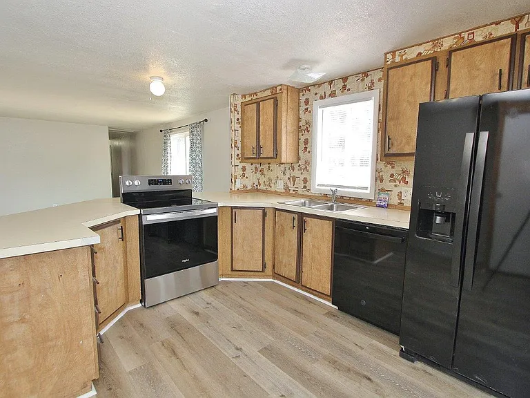 422 Elder Ave — Photo 7