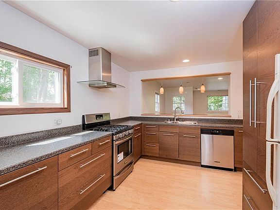 5th image of 324 Wyleswood Dr