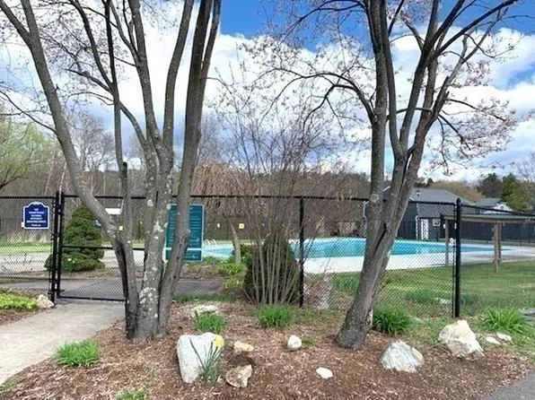 170 E Hadley Rd APT 42, Amherst, MA 01002