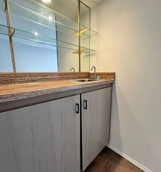 906 N Doheny Dr #512 — Photo 18