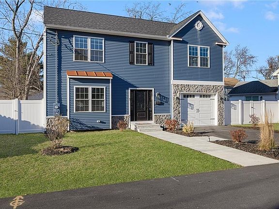 2nd image of 3 Holmes Ave E