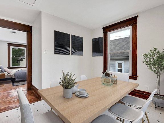 5th image of 118 1/2 Garden St #2