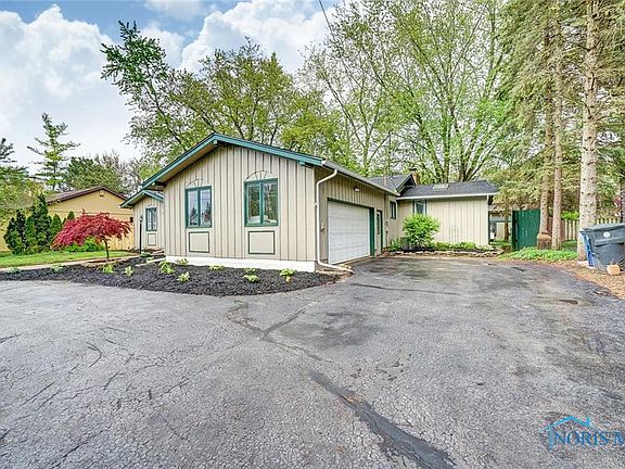3rd image of 868 Ferndale Ct