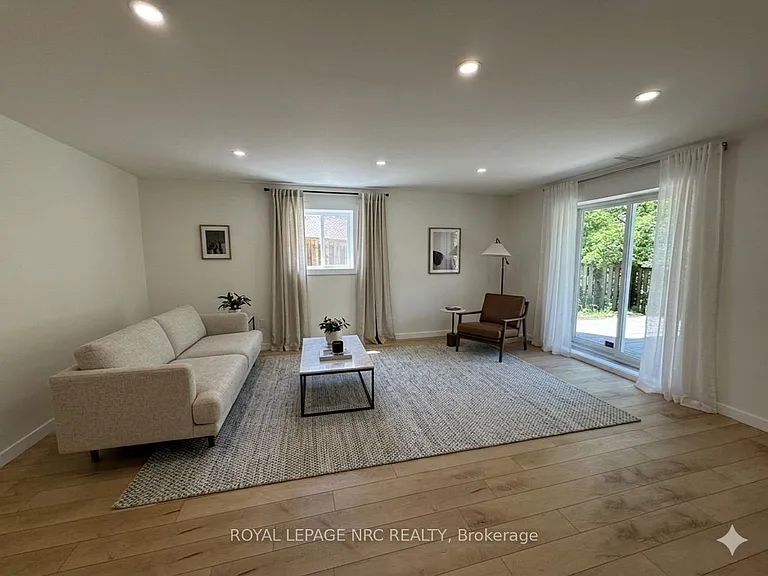 10 Dundas Cres — Photo 3