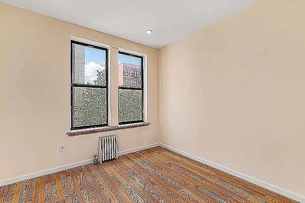 1st image of 619 E 5th St #88