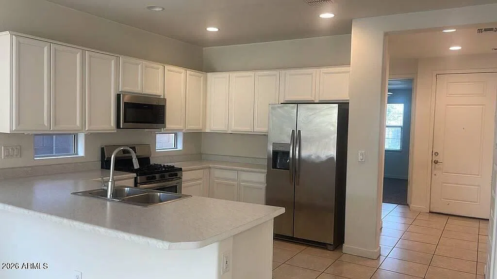 5 bed, 3.0 bath, 1939 sqft, $2,895 — Photo 4