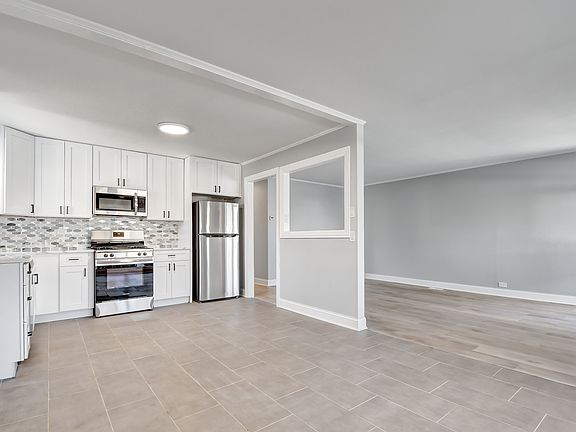 5th image of 361 Waverly St