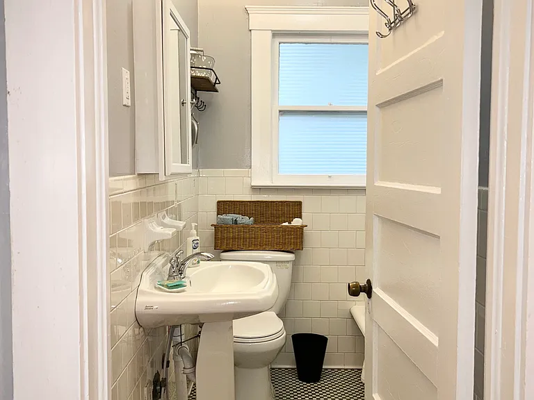 1039 Riviera St — Photo 37