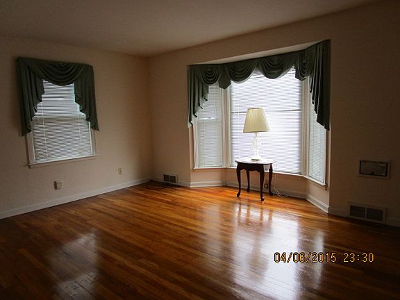 3rd image of 557 Belvedere Ave SE