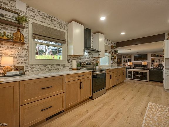 3rd image of 2108 Devonshire Dr NW