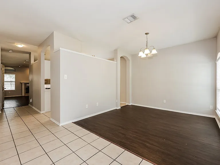 2808 Earle Dr — Photo 3
