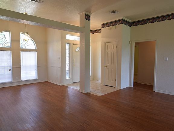 5th image of 2410 Southport Dr