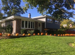 27W259 Beecher Ave, Winfield, IL 60190