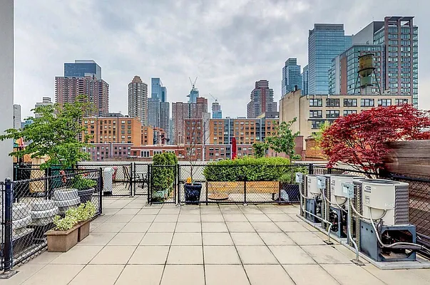 Sold by Bond New York | media 7