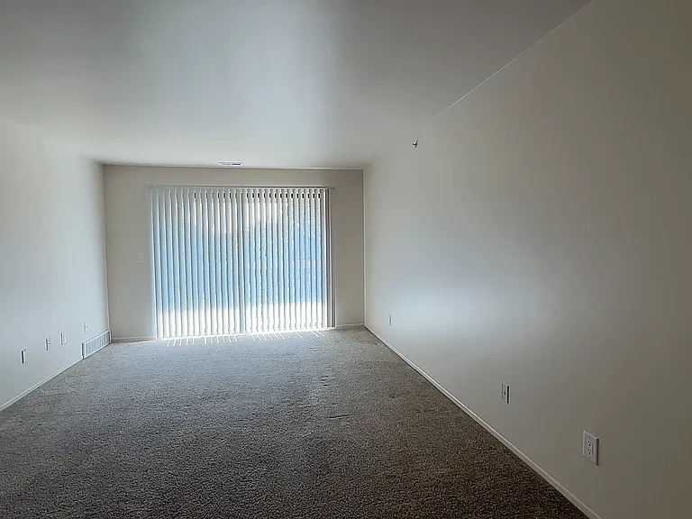 Lakeside Village Apartments — Photo 76