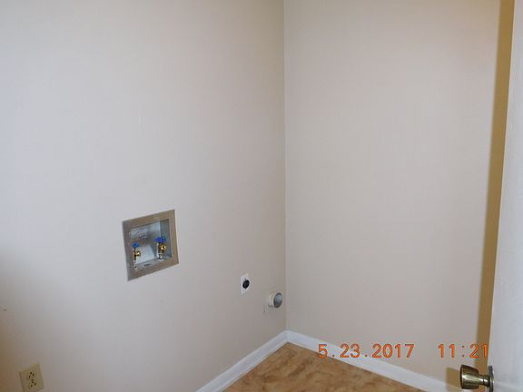 4th image of 402 & B Skyline Ave #A