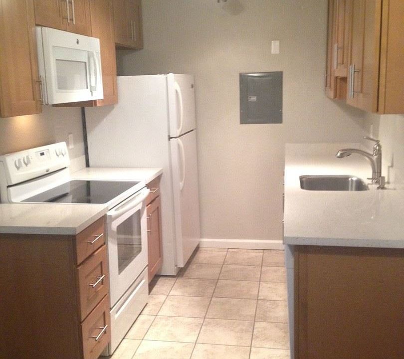1st image of 12527 Roosevelt Way NE APT 106