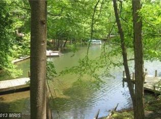 2010 Upper Lake Dr, Reston, VA 20191