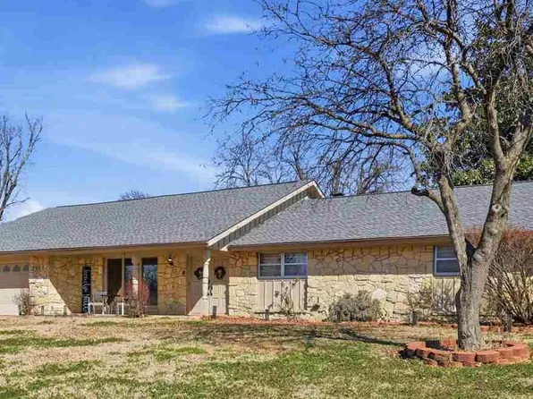 2017 El Camino St, Ponca City, OK 74604