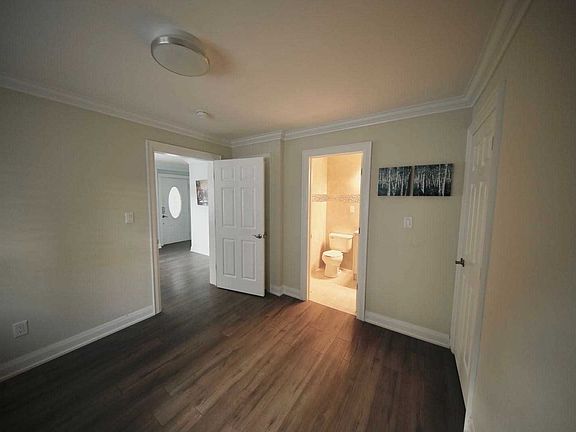 4th image of 1078 Sawyer Ave